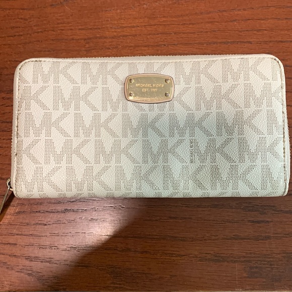 Michael Kors Handbags - Michael Kors wallet/clutch